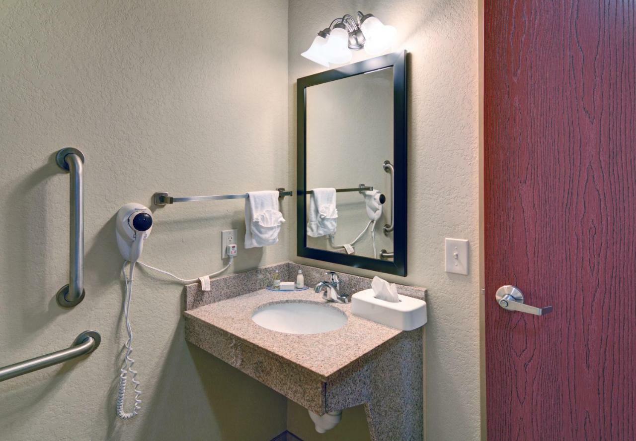 Cobblestone Inn & Suites - Schuyler Eksteriør billede
